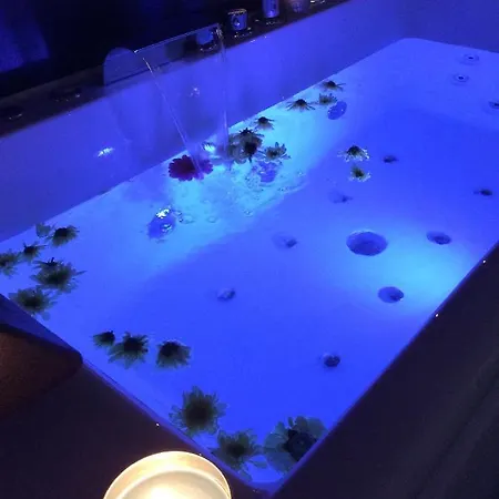 Me And Mrs Jones Jacuzzi Hypercentre Apartment *